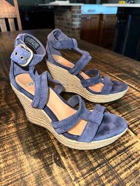 Ugh Wedges size 9 Like New